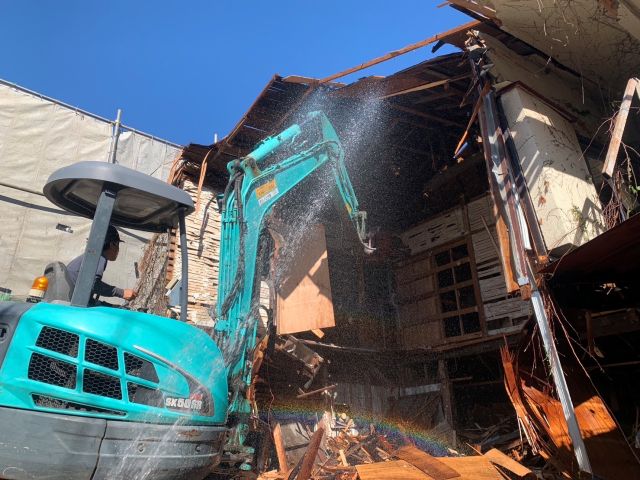 木造2階建て解体工事・不用品撤去(神奈川県横浜市港北区菊名)工事中の様子です。